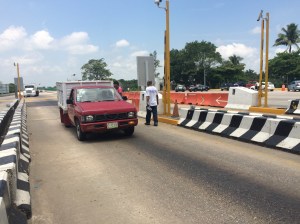 Pedían dinero para dejar pasar a los automovilistas, entre 10, 20 hasta 50 pesos.