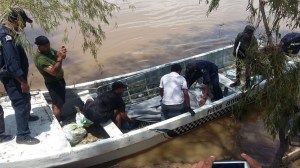 Llevaron el cuerpo a través de una lancha.