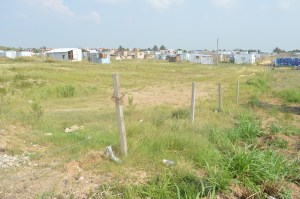 El terreno frente a plaza Sendero ya está invadido, hay más de 500 posesionarios.