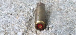 Los casquillos quedaron regados alrededor. (Foto de León Lafita)