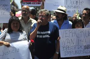 En Xalapa participó en la concentración de periodistas, el escrito Paco Ignacio Taibo II.