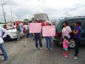 Claman servicios públicos y obras; el alcalde Joaquín Caballero no les ha cumplido (Foto de Martín Alegría) 