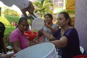 Fabrican sus propios productos con los insumos.