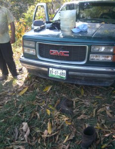 La camioneta asegurada por las fuerzas del orden,