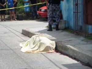 El cadáver, la persona extinta fue ejecutada en planea colonia de Nuestra Señora de Lourdes en la vía pública de Nanchital.