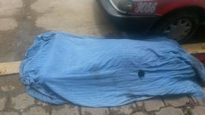 El cadáver del taxista.