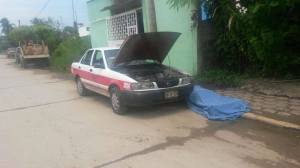 El cuerpo quedó inerte al lado del vehículo donde trabajaba.