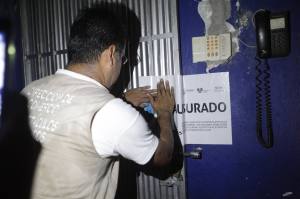 En esta discoteca, se grabó en video a una jovencita teniendo sexo oral con tal de ganarse una botella de alcohol. La dirección de comercio lo clausuró.