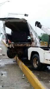 Tuvieron que ser arrastrados mediante grúa.