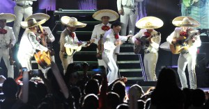 Y los mariachis cantaron.