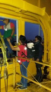 Al final, el joven accedió a bajarse del Puente Coatzacoalcos 1. Estuvo a punto de arrojarse al río. 