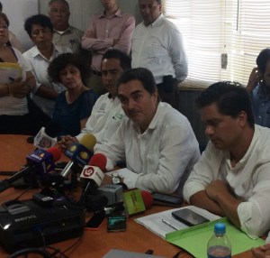 Tomás Ruiz, titular de la SIOP, durante su pasada visita a Villa Allende en Coatzacoalcos.