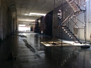 Se están realizando trabajos de drenado debido a las filtraciones de agua por el manto freático.