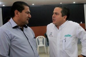 El alcalde Joaquín Caballero y el Tesorero Municipal, Alfonso Morales, decidieron no pagar completa la jornada laboral a todo el personal de confianza que labora en puestos de nivel medio, ante el desastre financiero de las arcas municipales. (Foto de Sergio Balandrano).