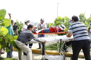 La llevaron al Hospital de Zona del IMSS.