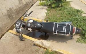 La moto en el lugar del accidente.