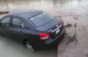 El carro tuvo severas afectaciones y el automovilista con daños físicos.