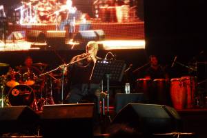 El  público pedía al compositor y cantante cubano sus éxitos como “El breve espacio que no estás”, así como “Yolanda” entre otras. 