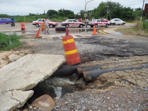 Calles y avenidas, dañadas por las lluvias en Nanchital. 