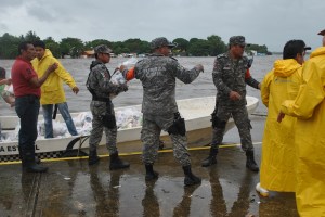 Fuerza Civil de Veracruz en apoyo de los damnificados. 