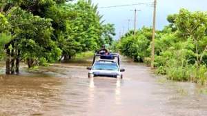 Los caminos a comunidades rurales están cortados, debido a las lluvias.