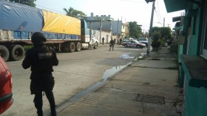 El Ejército Mexicano acordonó el área en espera del agente del ministerio público.