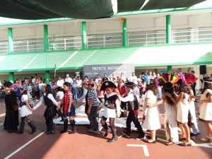 Ante cientos de niños de la primaria Artículo 123, el equipo de Joaquín Caballero le cambió el apellido a José Vasconcelos. 