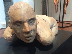 Sus personajes denotan mucha carga expresiva en sus rostros.