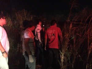 Lo buscaban entre el pantano.