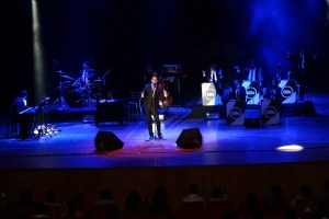 Paco de María transportó al público al mundo del romanticismo.