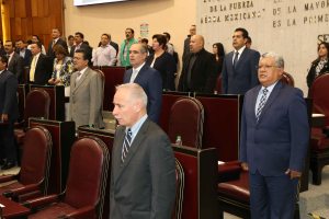 Los panistas se manifestaron en la Cámara, bajo protesta.