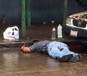 Lo mataron con los rifles de asalto conocidas como las Cuernos de Chivo, las AK-47