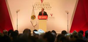 “Ahora vemos con optimismo un estado con rumbo y metas cumplidas, por lo que mi compromiso como Gobernador sigue siendo con mi gente”, aseguró hoy Javier Duarte de Ochoa durante su mensaje con motivo del Quinto Informe de Gobierno. 