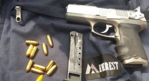 El armamento asegurado.