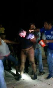 Los dejaron ensangrentados; molidos a golpes, a puñetazos y patadas.