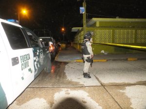 Los maleantes lograron escapar, debido a que la Policía Naval activó las sirenas de las patrullas.