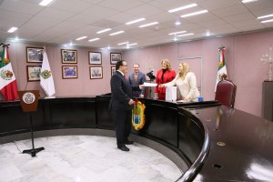 Entrega su V Informe de Gobierno al Congreso en Xalapa.