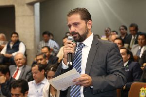 El legislador Alejandro Zairick-durante la comparecencia de la SSA Veracruz. 