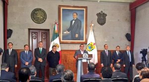 Anuncia la creación de un Comité Coordinador Anticorrupción y la expedición, por parte del Congreso local, de la legislación en materia anticorrupción, en concordancia con la Constitución federal.