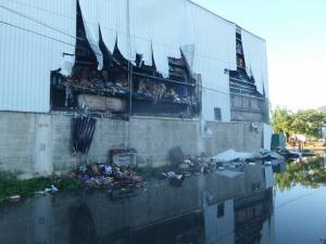 Incendio en centro comercial de Nanchital.