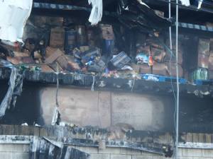 Así quedó la mercancía, quemada.