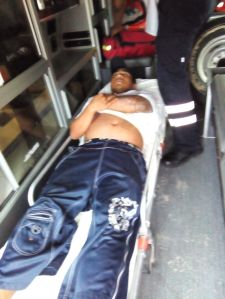 El joven herido se lo llevó la Cruz Roja.