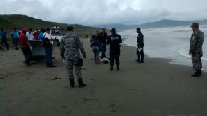 El mar lo arrastró hacia la playa, ahí amaneció el cadáver.