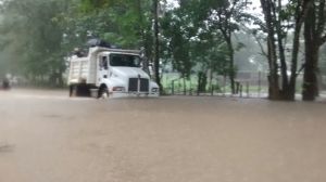Incomunicados, los caminos carreteros hacia la zona del Uxpanapa.