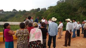 Habitantes de Mecayapan reclaman a la SIOP que se reinicien los trabajos del puente que comunica hacia Tatahuicapan.