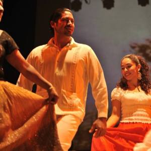 El danzador Paulino, duro con la tarima.