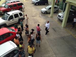 Hasta el regidor de Protección Civil se fue a refugiar al estacionamiento, en vez del punto de reunión en caso de emergencia que está señalado en el Parque Independencia.