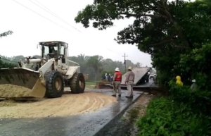 Maquinaria de la SIOP instaló una estructura metálica.