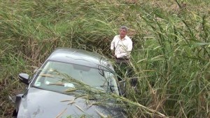 José Luis Romero González, por poco pierde la vida con su esposa tras dar volteretas en plena carretera, en la Coatza-Mina.