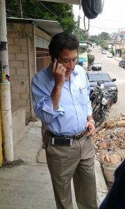 El Senador Héctor Yunes, visiblemente consternado.